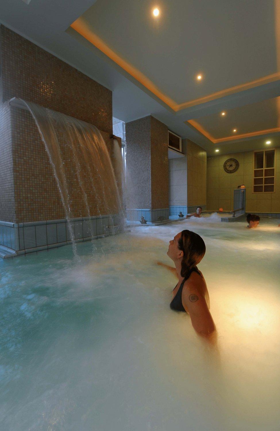 Kentrikon Hotel & Spa 루트라 에디프수 외부 사진